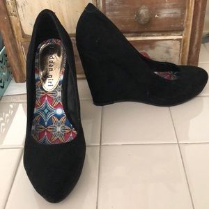 Wedge heel shoes